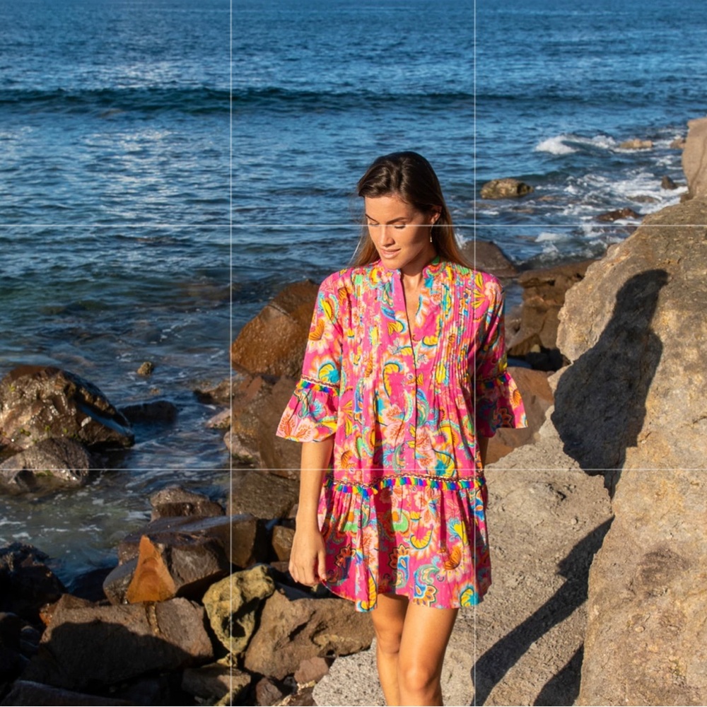 Beautiful vibrant dress for a nice evening out with friends or the family